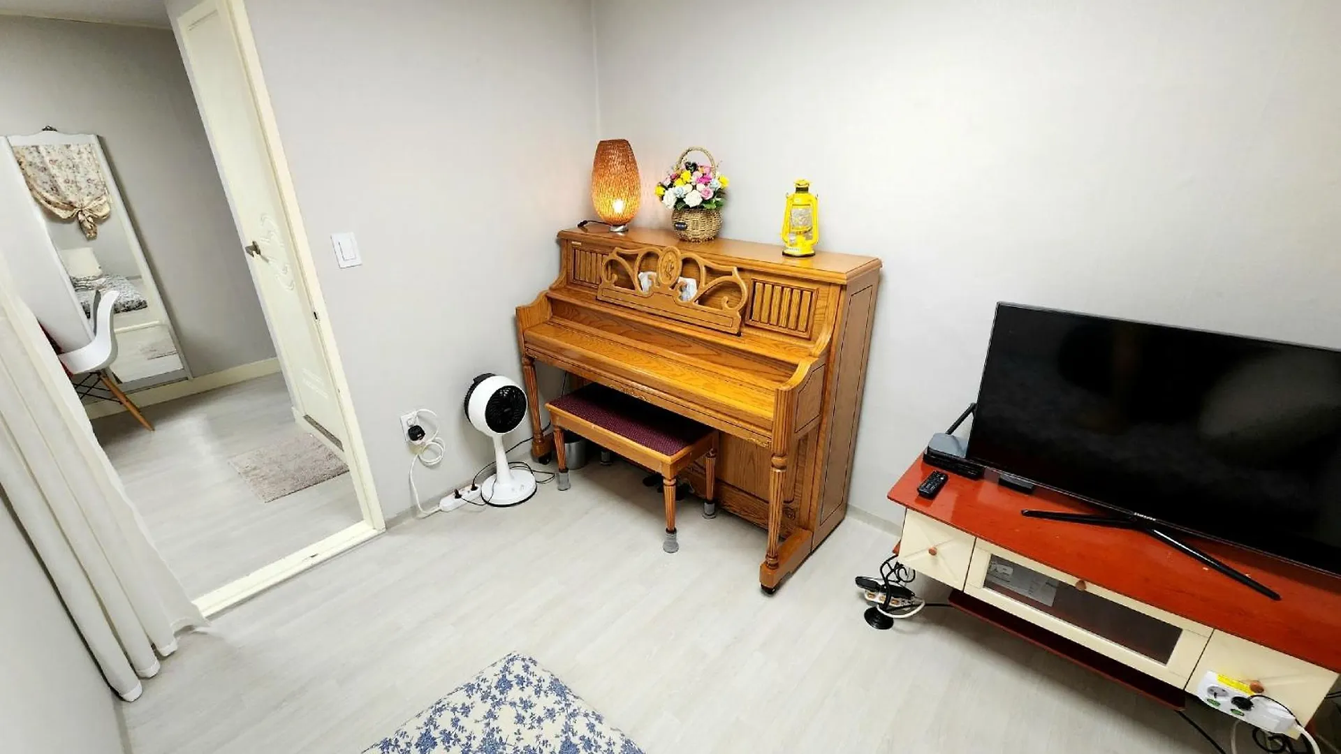 Apartment Near By Hongdae Fully Furnished, Quiet, Spacious House Seoul